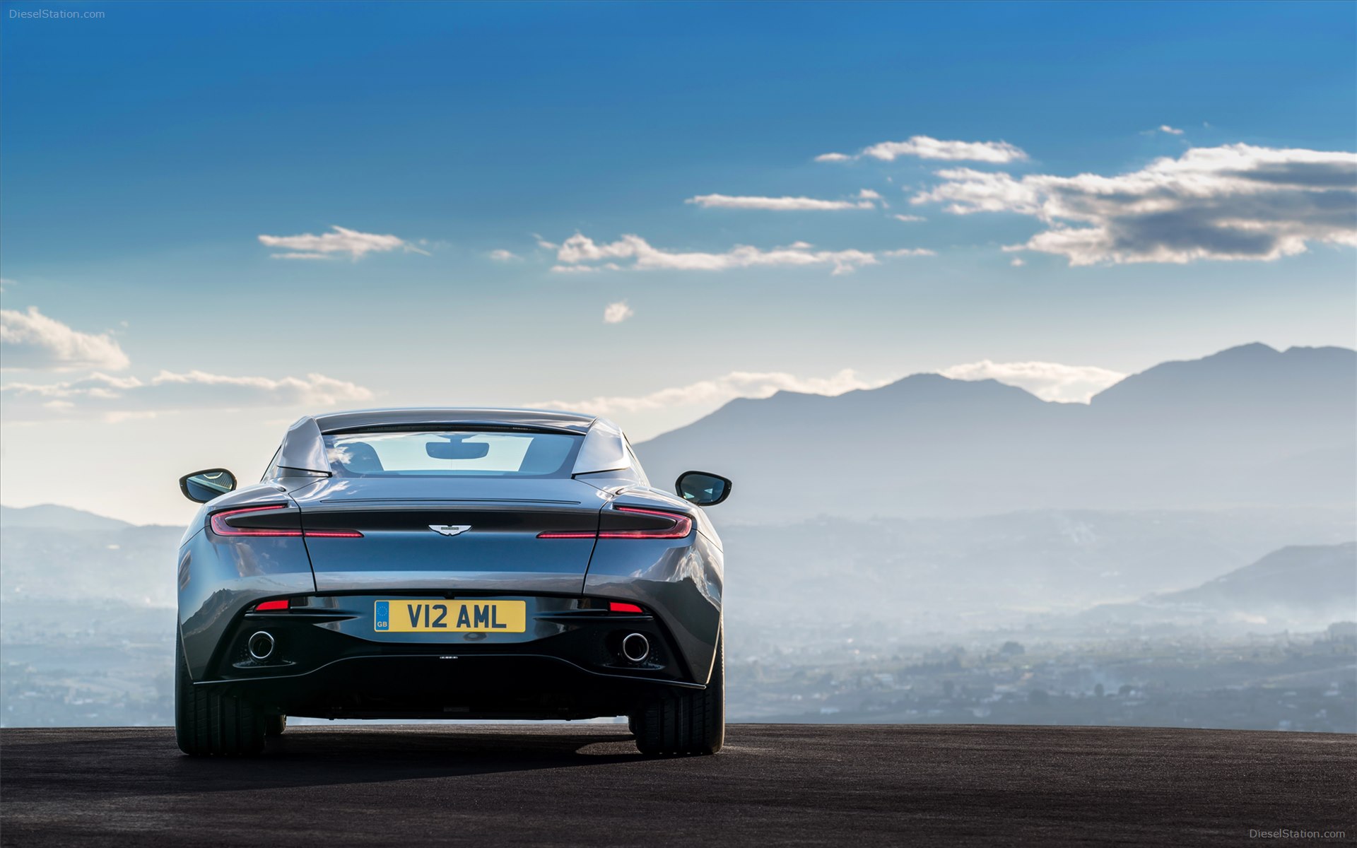 Aston Martin DB11 2017